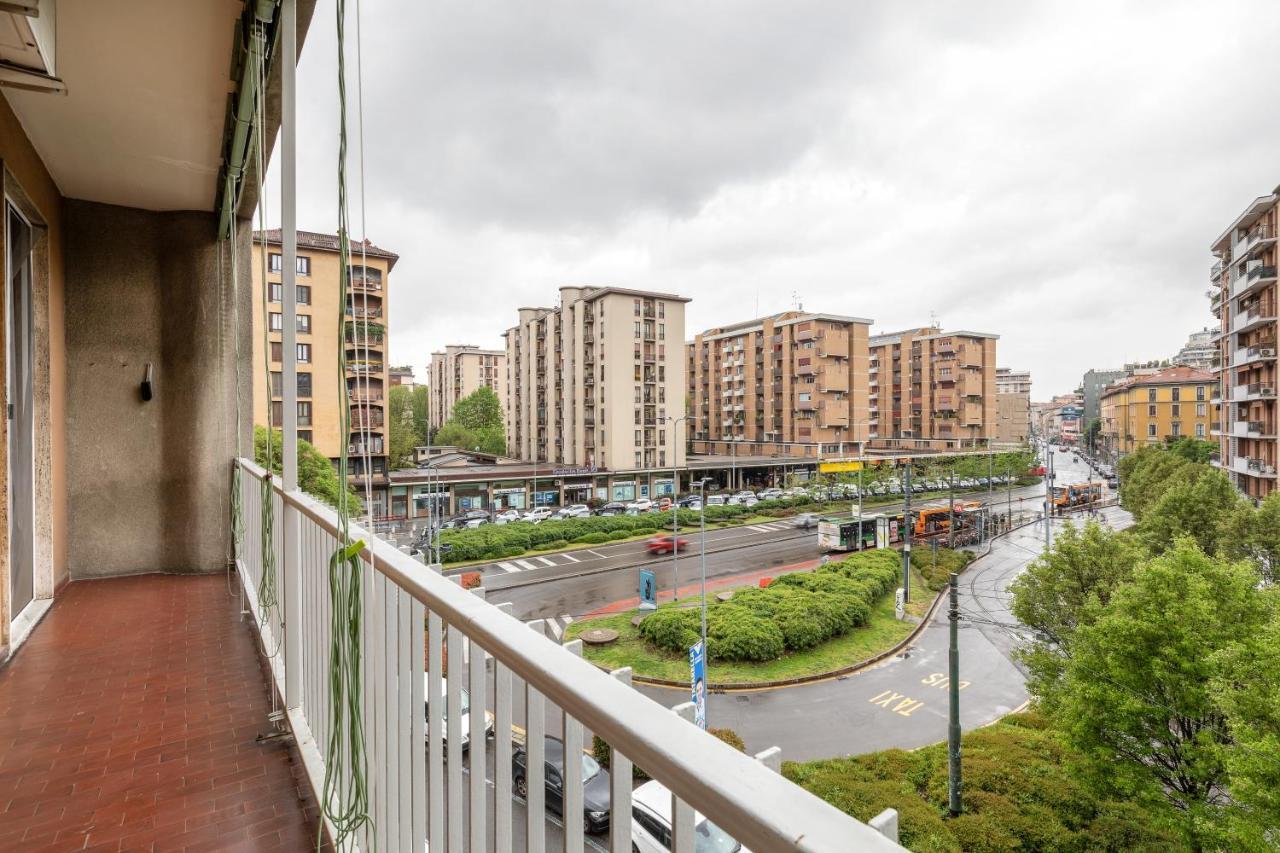 Piazza De Angeli M1 Comfortable Flat With Balcony - Milan — Photos 2